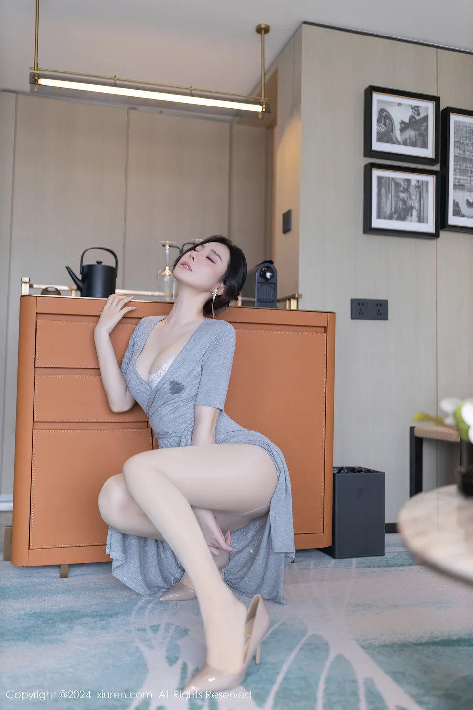 秀人网 - 小逗逗 吸乳人妻 [81P-813MB] tg@simisebaisi 【丝足阁】008.webp